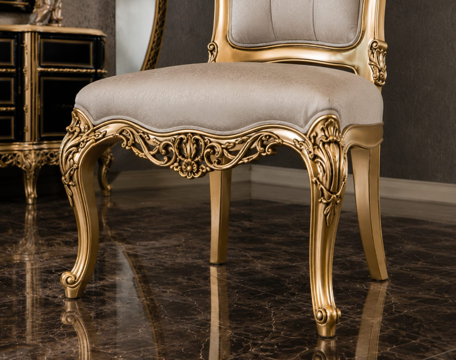 Classic Royal dining set with luxury dining table and chairs
