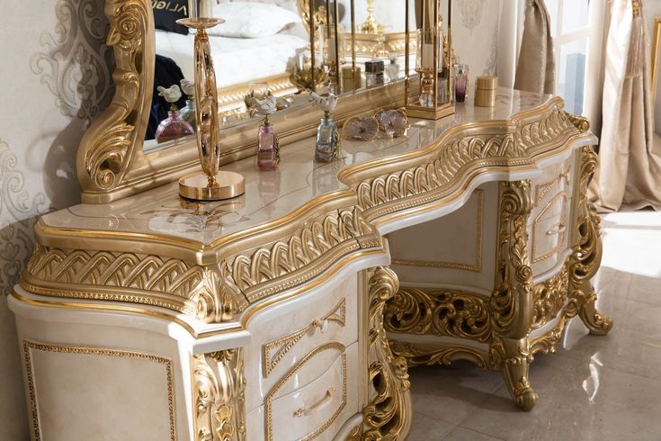 Royal bedroom set luxury wooden bed set